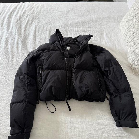Aritiza TNA The Mega Puff Black Puffer Jacket - Women's Cropped